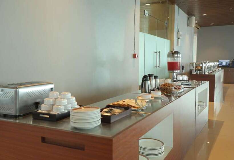 Hotel Sky Suites By Monarch