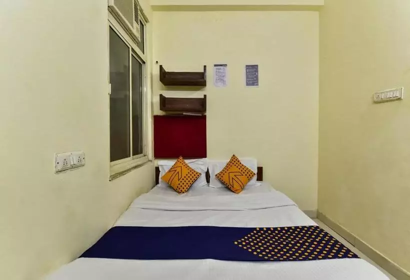 هتل Spot On 75473 Gahlot Heights