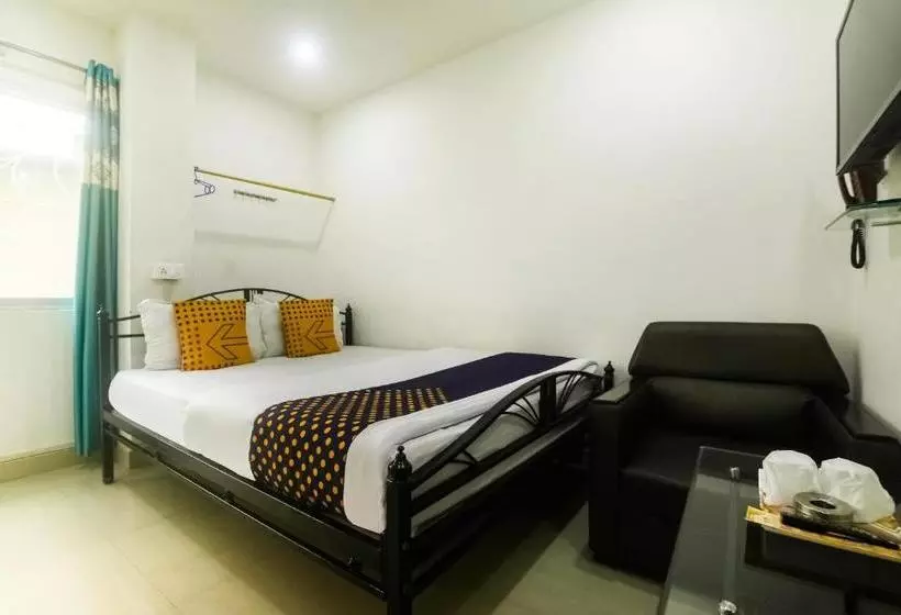هتل Spot On 75473 Gahlot Heights