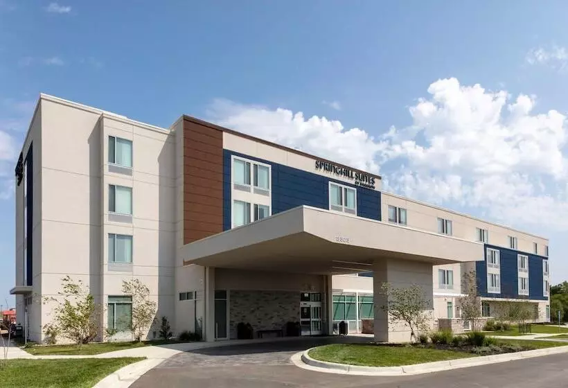 هتل Springhill Suites Kansas City Airport