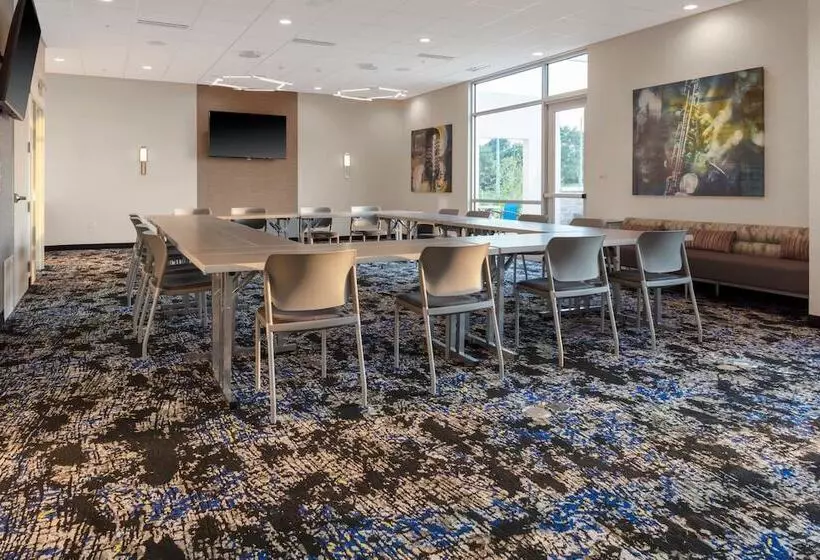 هتل Springhill Suites Kansas City Airport