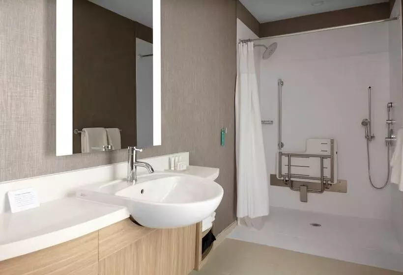 هتل Springhill Suites Kansas City Airport