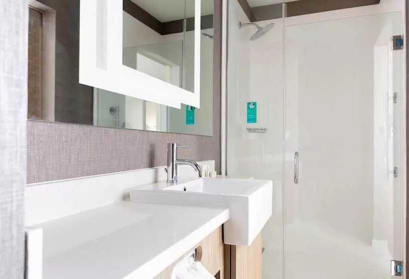 هتل Springhill Suites Kansas City Airport