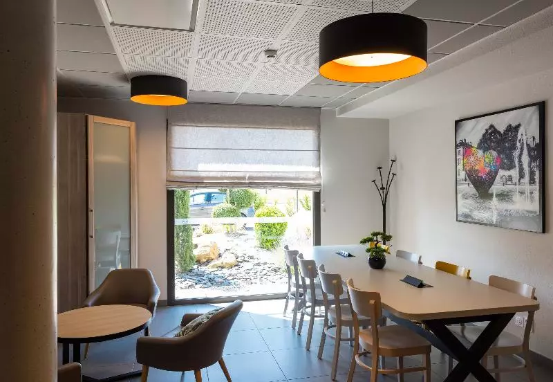 B&b Hotel Troyes Magasins D Usine