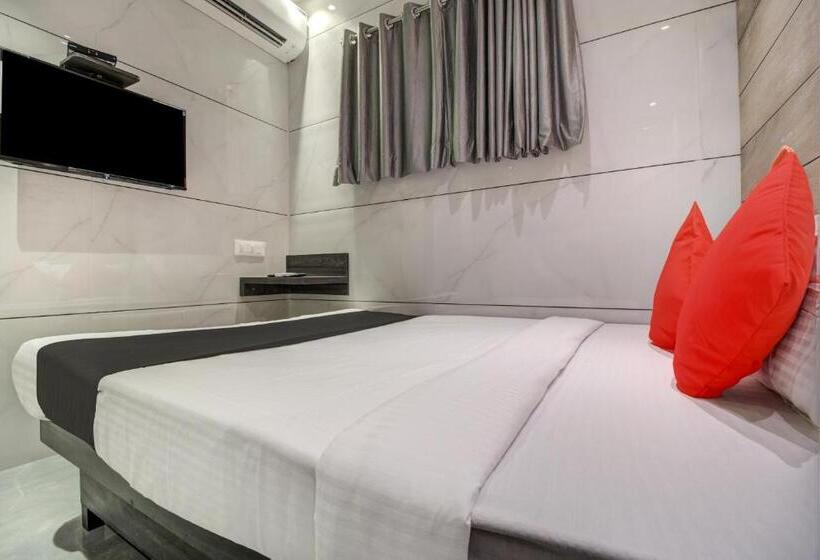 Capital O 75709 Hotel Spring Residency