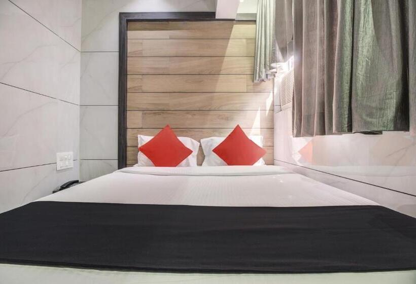 Capital O 75709 Hotel Spring Residency