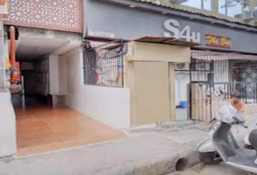 Capital O 75709 Hotel Spring Residency