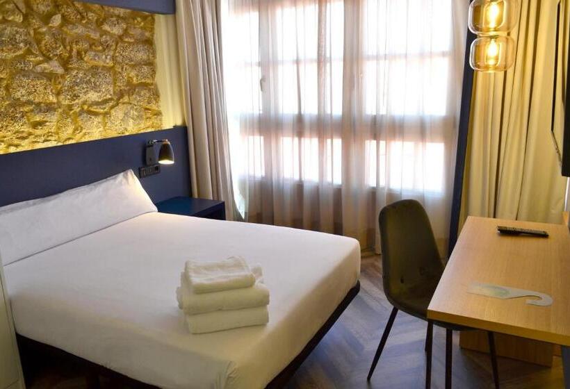 هتل Alda Galeria Coruna