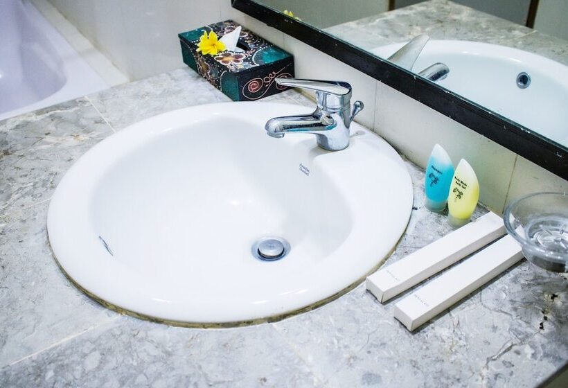 호텔 Bali 85 Beach Inn