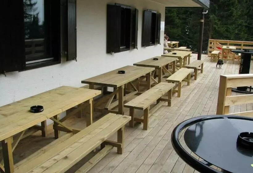 تختخواب و صبحانه Accommodation And Restaurant Tia