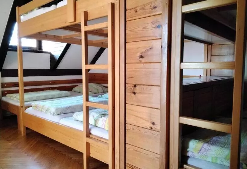تختخواب و صبحانه Accommodation And Restaurant Tia