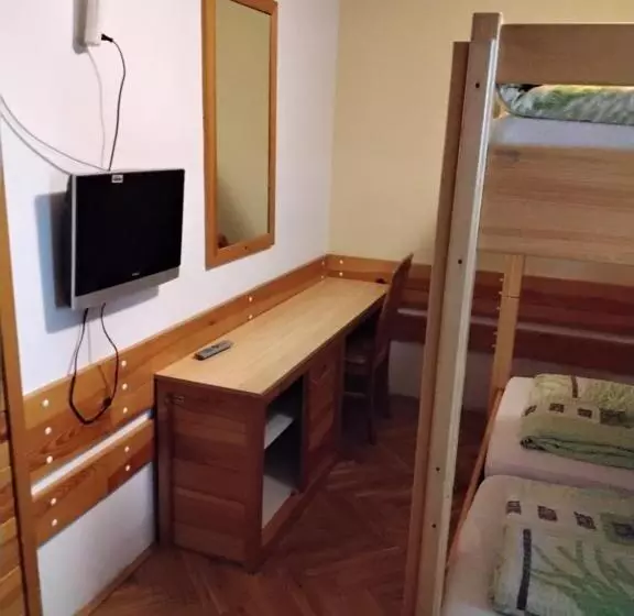 تختخواب و صبحانه Accommodation And Restaurant Tia