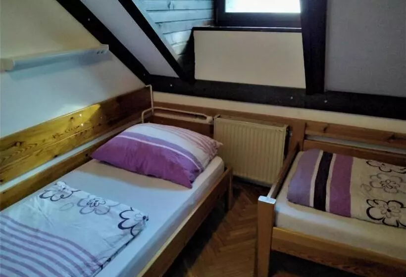 تختخواب و صبحانه Accommodation And Restaurant Tia
