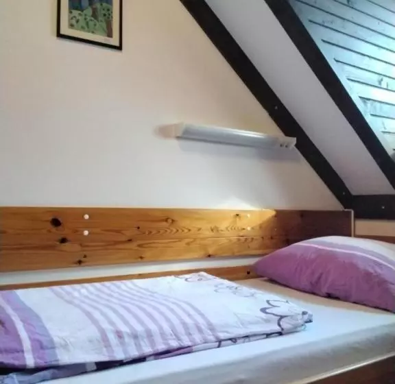 تختخواب و صبحانه Accommodation And Restaurant Tia