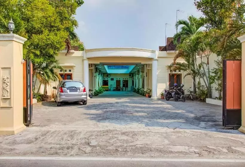 Hotelli Oyo 3831 Pelangi Residence Syariah