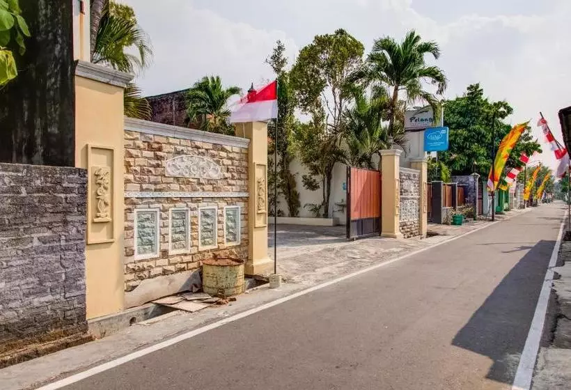 Hotelli Oyo 3831 Pelangi Residence Syariah