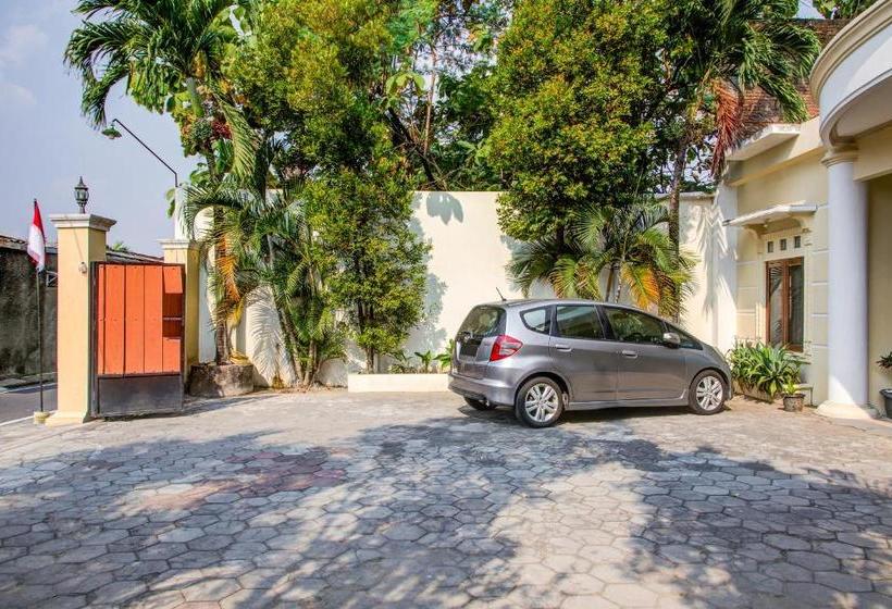 Szálloda Oyo 3831 Pelangi Residence Syariah