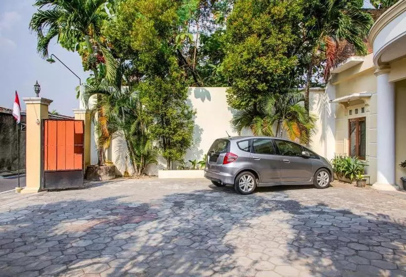 Hotelli Oyo 3831 Pelangi Residence Syariah
