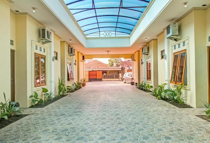 Szálloda Oyo 3831 Pelangi Residence Syariah