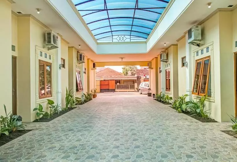 Hotelli Oyo 3831 Pelangi Residence Syariah