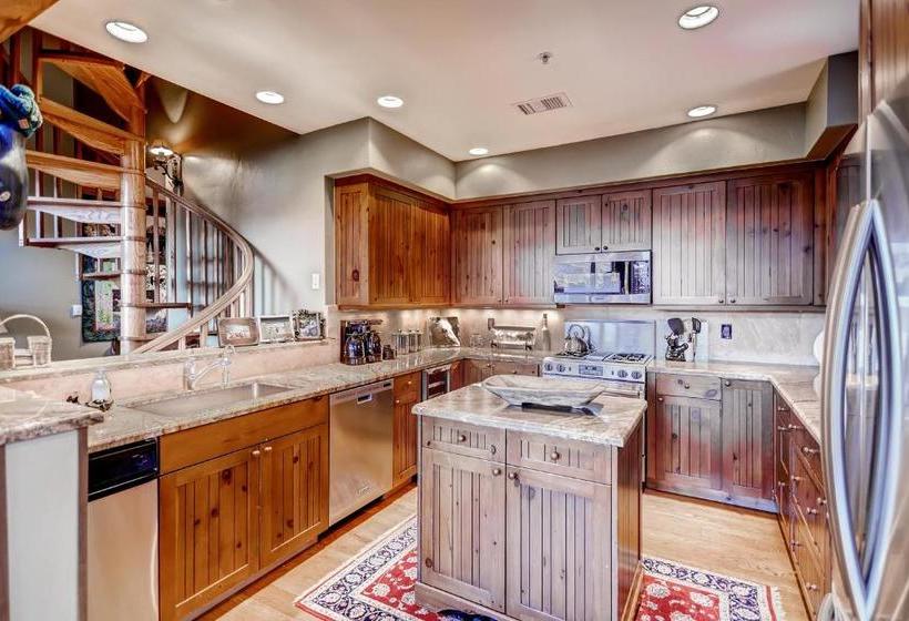 Bachelor Gulch Village