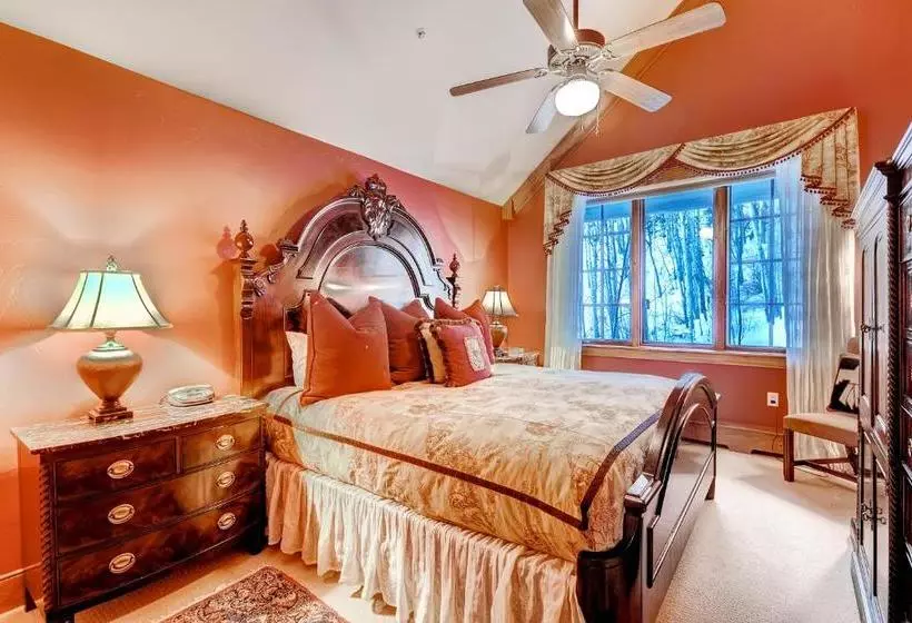 Bachelor Gulch Village