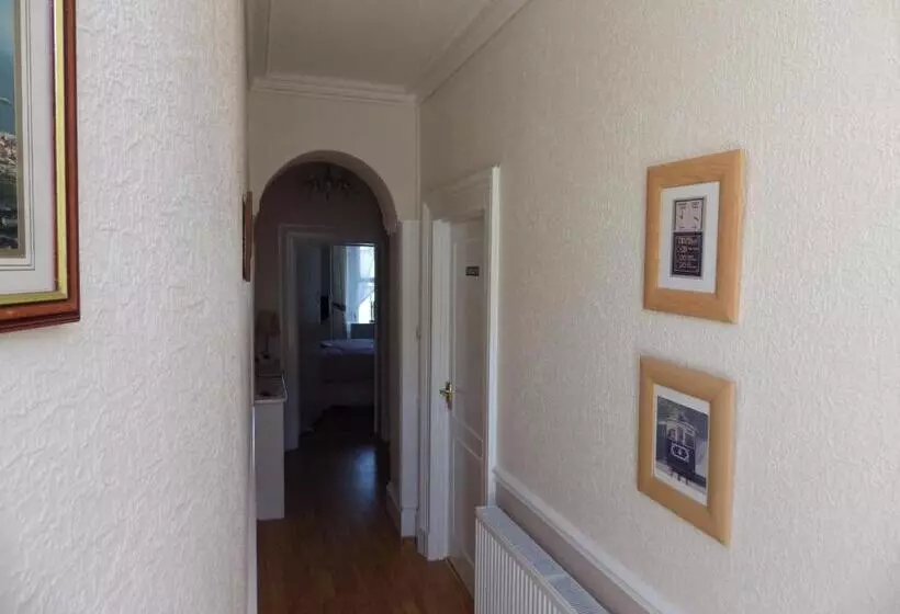 تختخواب و صبحانه Anglesey House