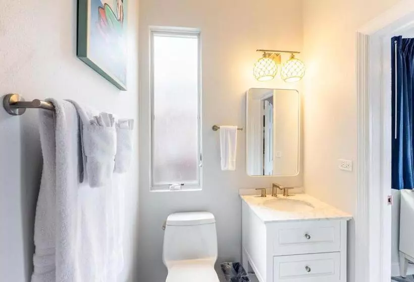 هتل Sebastian S On The Beach