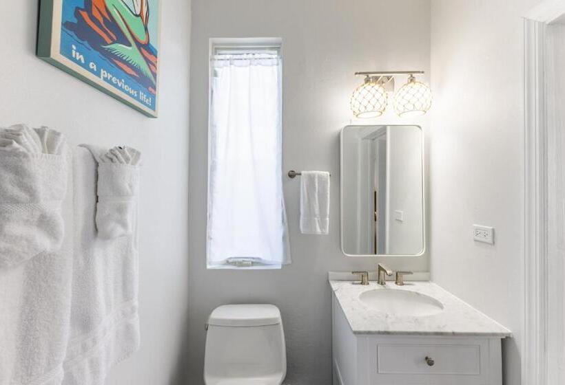 هتل Sebastian S On The Beach