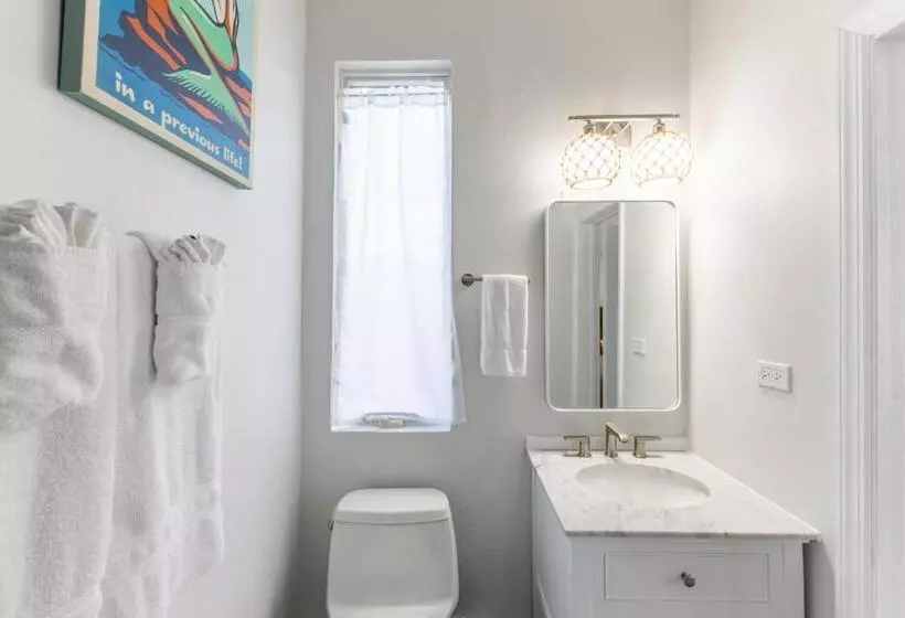 هتل Sebastian S On The Beach