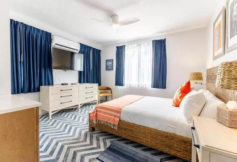 هتل Sebastian S On The Beach