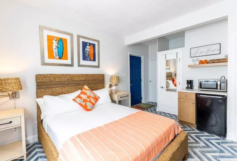 هتل Sebastian S On The Beach