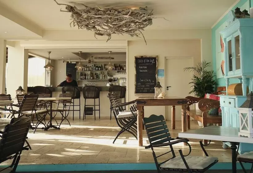 Ocean Breeze Boutique Hotel & Marina