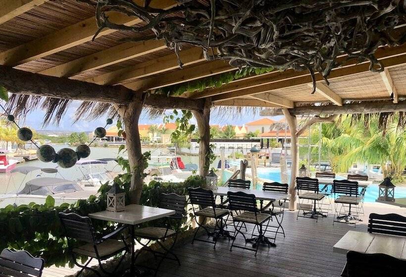 Ocean Breeze Boutique Hotel & Marina