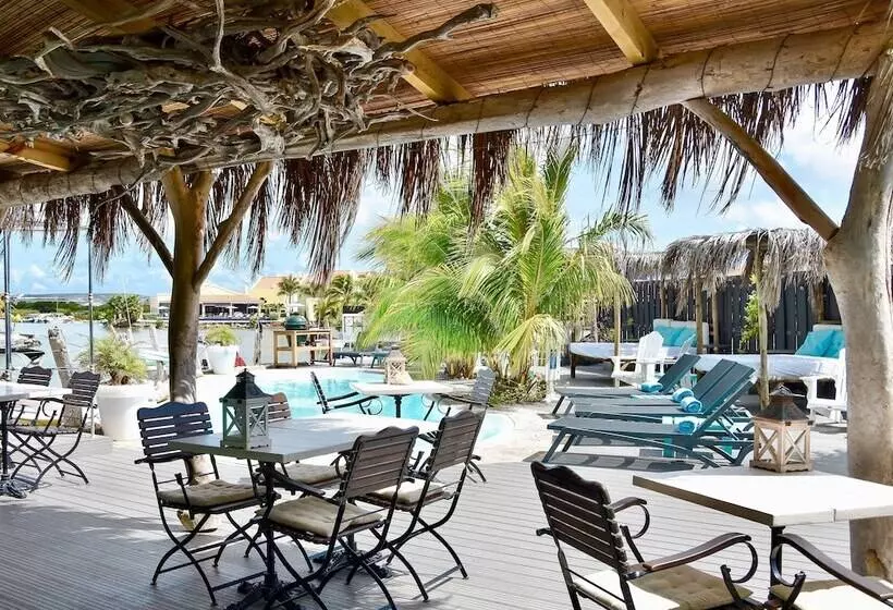 Ocean Breeze Boutique Hotel & Marina