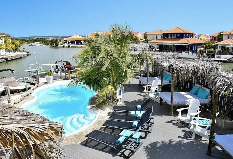 Ocean Breeze Boutique Hotel & Marina