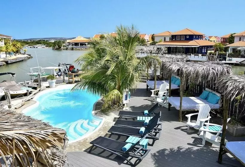 Ocean Breeze Boutique Hotel & Marina