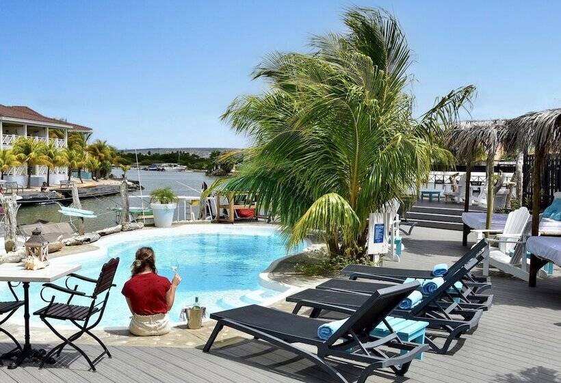 Ocean Breeze Boutique Hotel & Marina