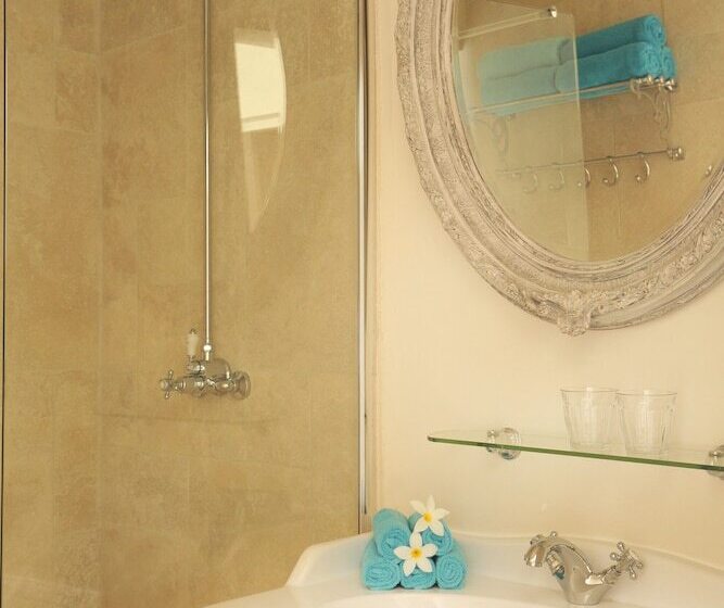 Ocean Breeze Boutique Hotel & Marina