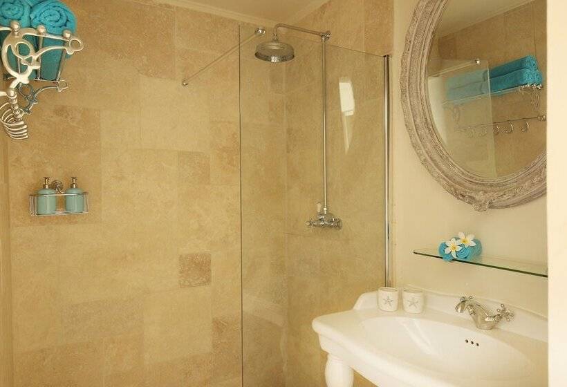 Ocean Breeze Boutique Hotel & Marina