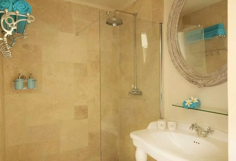 Ocean Breeze Boutique Hotel & Marina