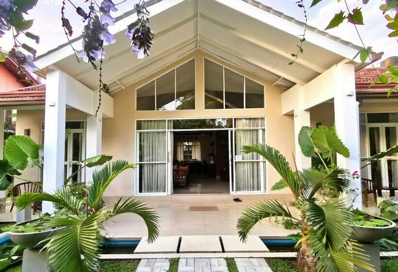 Пансион Casa Mira Boutique Villa