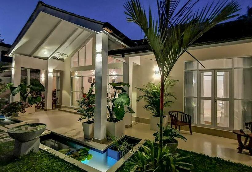 Пансион Casa Mira Boutique Villa