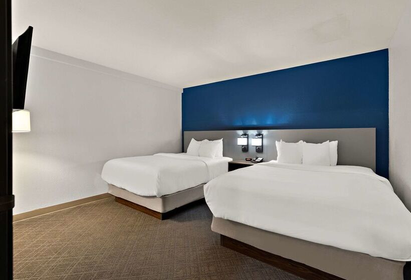 Отель Comfort Inn & Suites