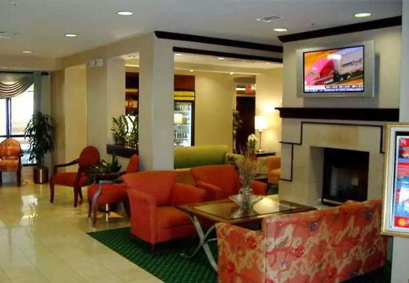 Отель Courtyard Atlanta Suwanee