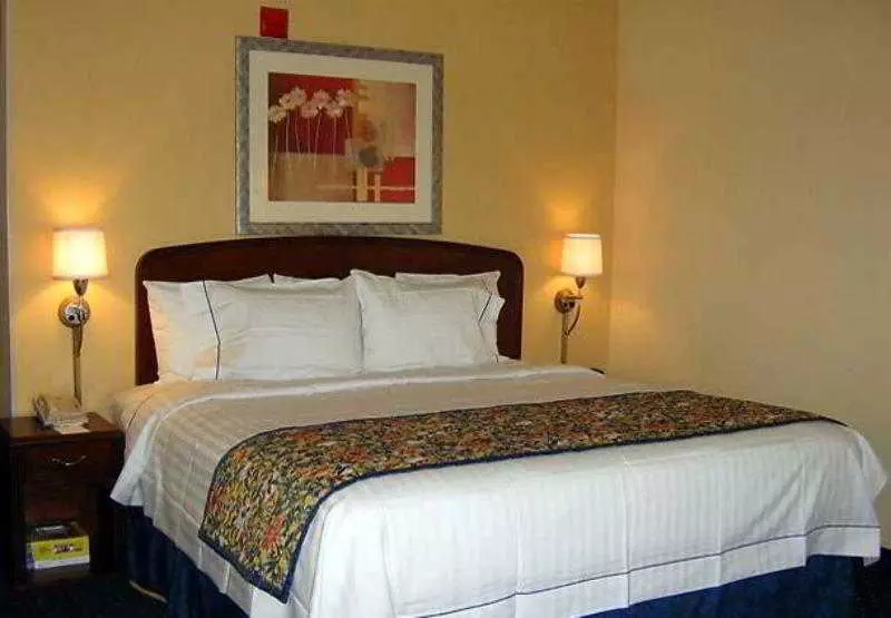 Отель Courtyard Atlanta Suwanee