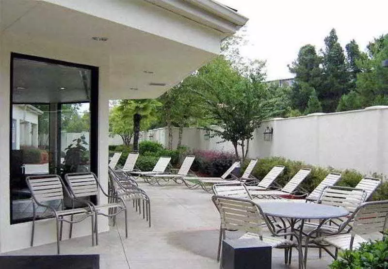 Отель Courtyard Atlanta Suwanee