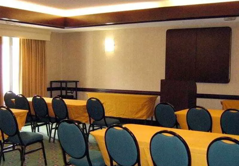 Отель Courtyard Atlanta Suwanee