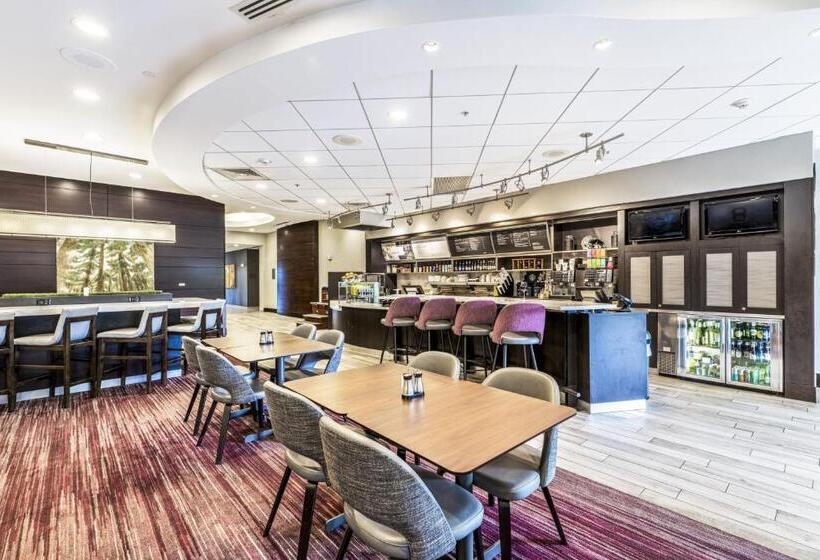 هتل Courtyard By Marriott Boston Waltham