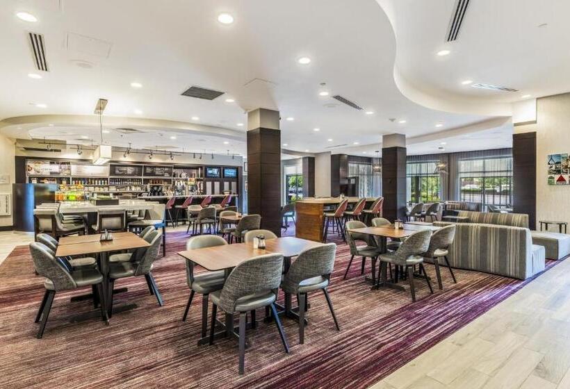 هتل Courtyard By Marriott Boston Waltham